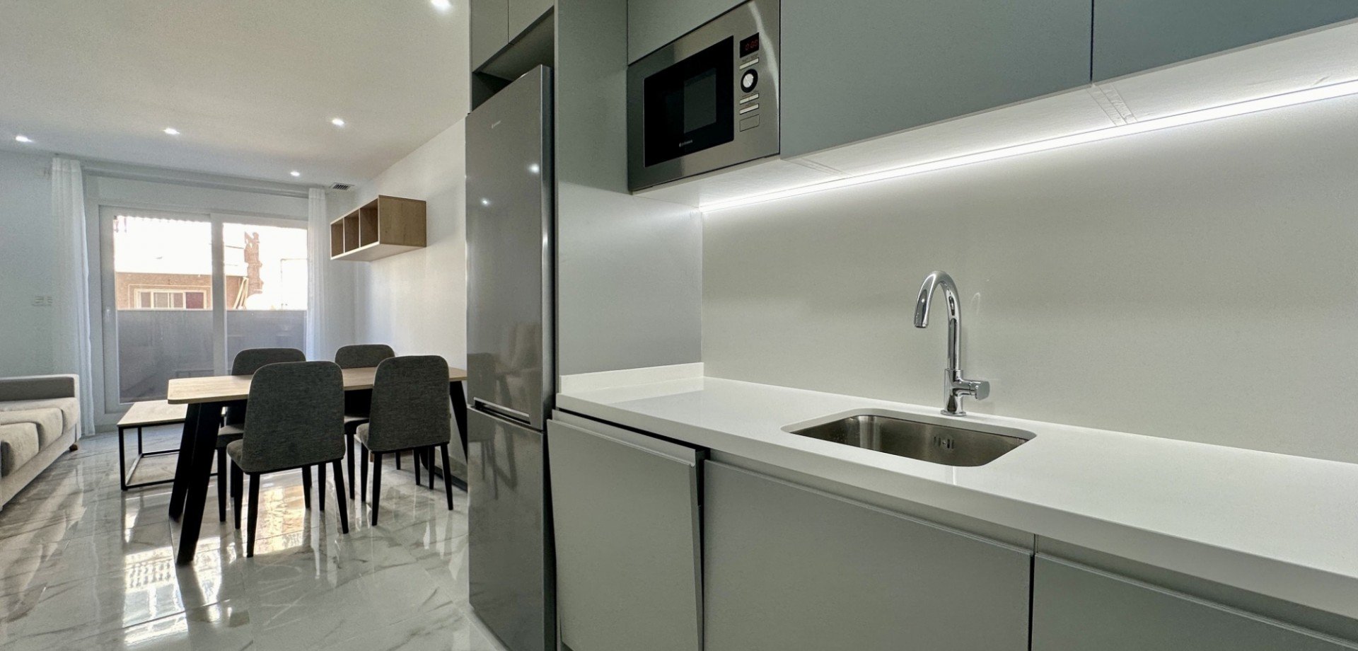 Apartment in Torrevieja, Alicante, Spain 2 bedrooms, 75 sq.m. No. 143661