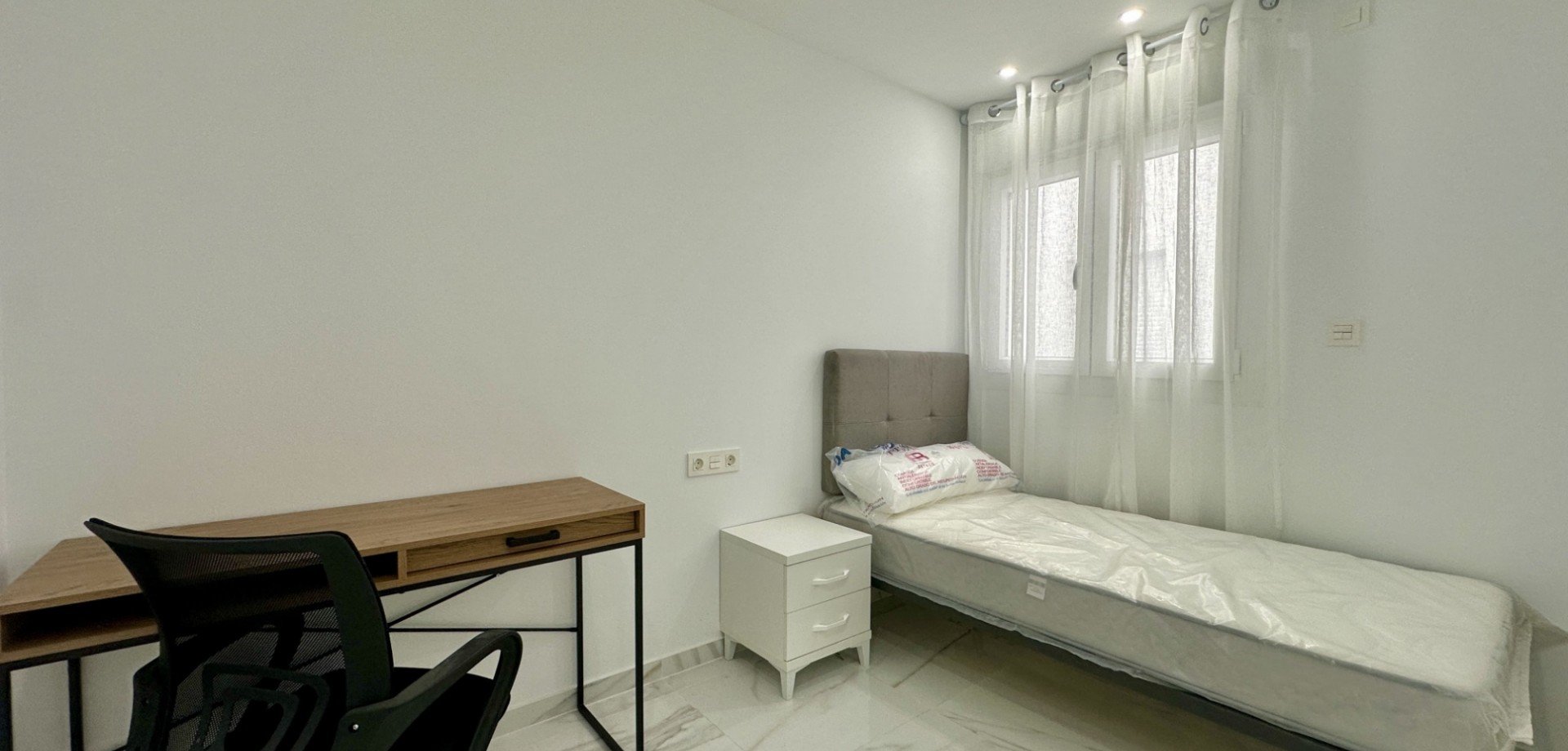 Apartment in Torrevieja, Alicante, Spain 2 bedrooms, 75 sq.m. No. 143661