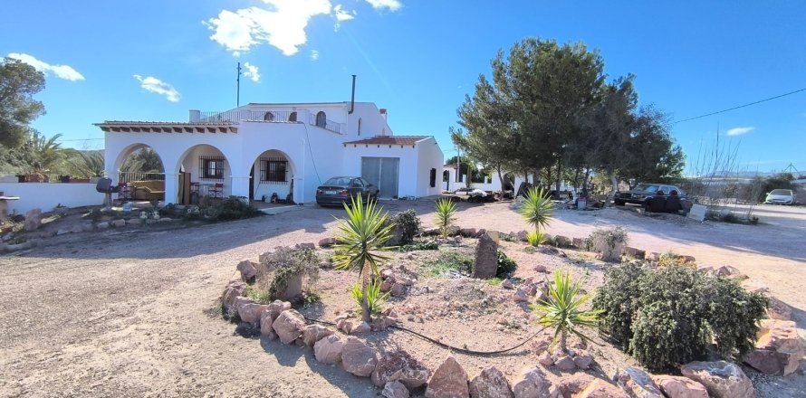 Villa in Novelda, Alicante, Spain 8 bedrooms, 414 sq.m. No. 143664