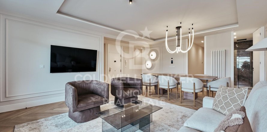 Appartamento a Madrid, Spagna 3 camere da letto, 141 mq. N° 158288
