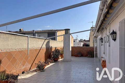 Takvåning till salu i Vilanova i la Geltru, Barcelona, Spanien 4 sovrum, 99 kvm. Nr. 196547 - foto 2