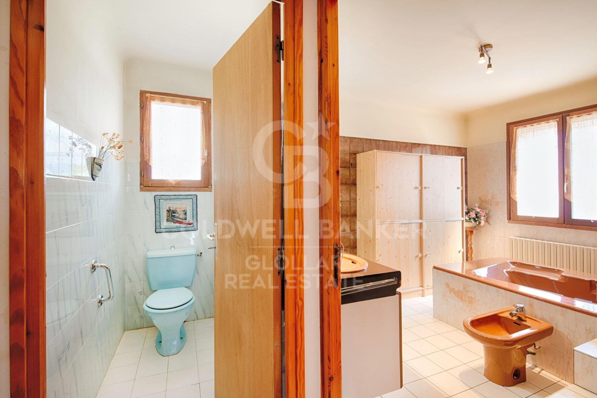 House en Espagne 6 chambres, 370 m2 No. 178500
