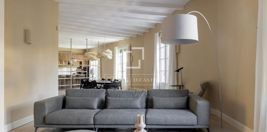 Lägenhet i Barcelona, Spanien 3 sovrum, 250 kvm. Nr. 161476