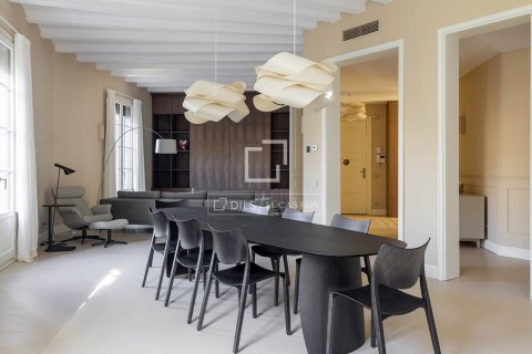 Lägenhet för uthyrning i Barcelona, Spanien 3 sovrum, 250 kvm. Nr. 161476 - foto 2