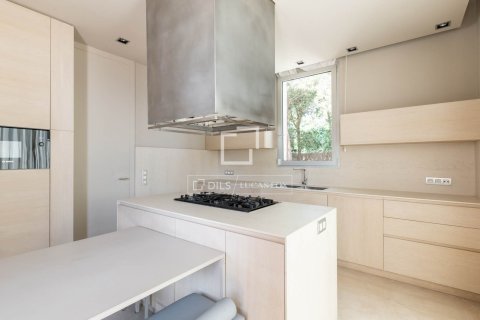 Villa for rent in Gava, Barcelona, Spain 6 bedrooms, 800 sq.m. No. 161477 - photo 11