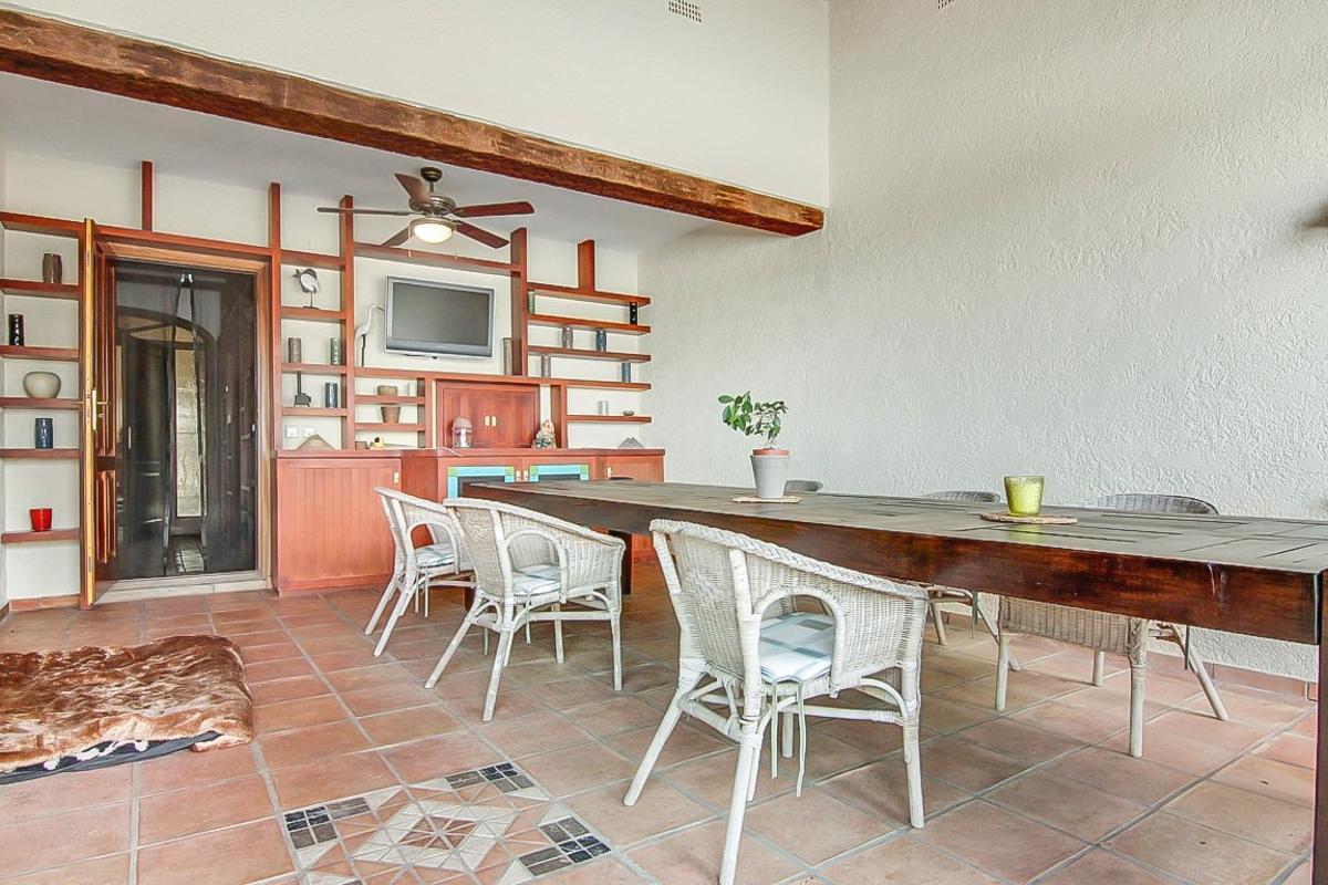 Villa a Benissa, Alicante, Spagna 7 camere da letto, 465 mq. N° 80780
