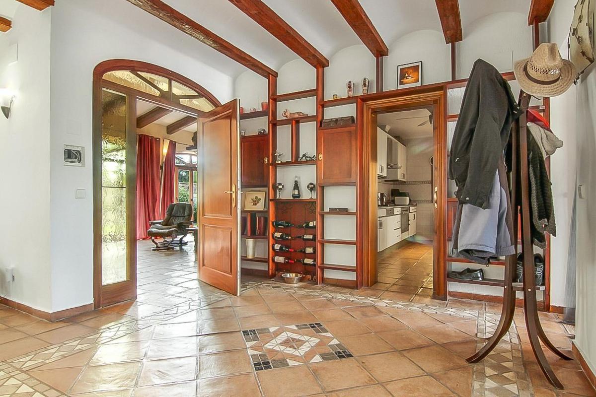 Villa a Benissa, Alicante, Spagna 7 camere da letto, 465 mq. N° 80780