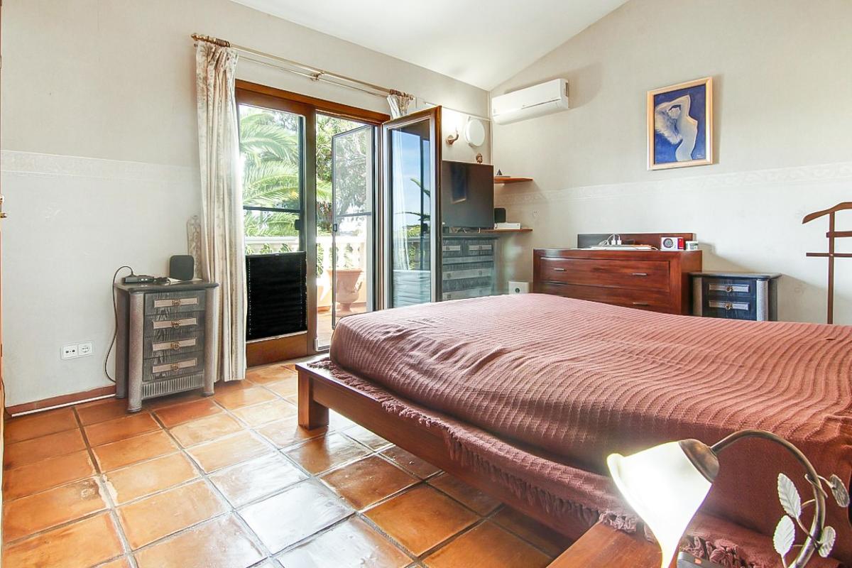 Villa a Benissa, Alicante, Spagna 7 camere da letto, 465 mq. N° 80780