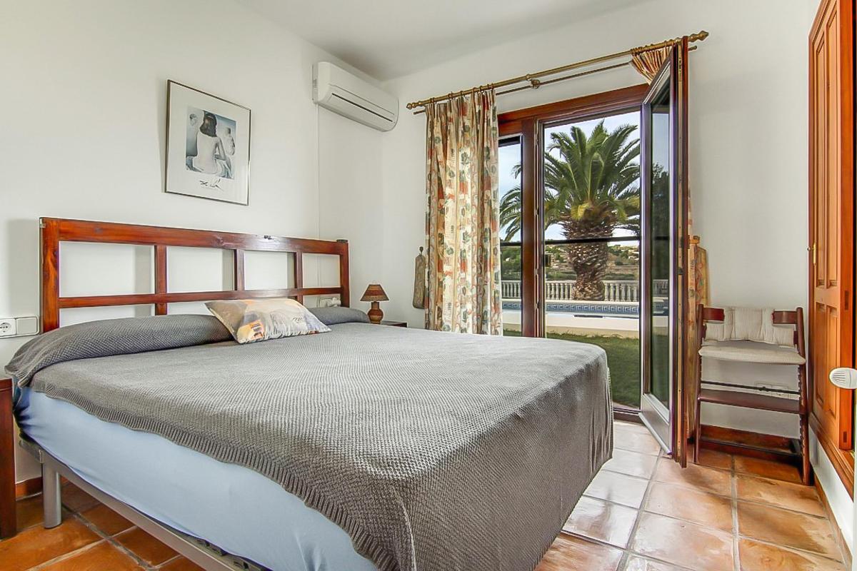 Villa a Benissa, Alicante, Spagna 7 camere da letto, 465 mq. N° 80780