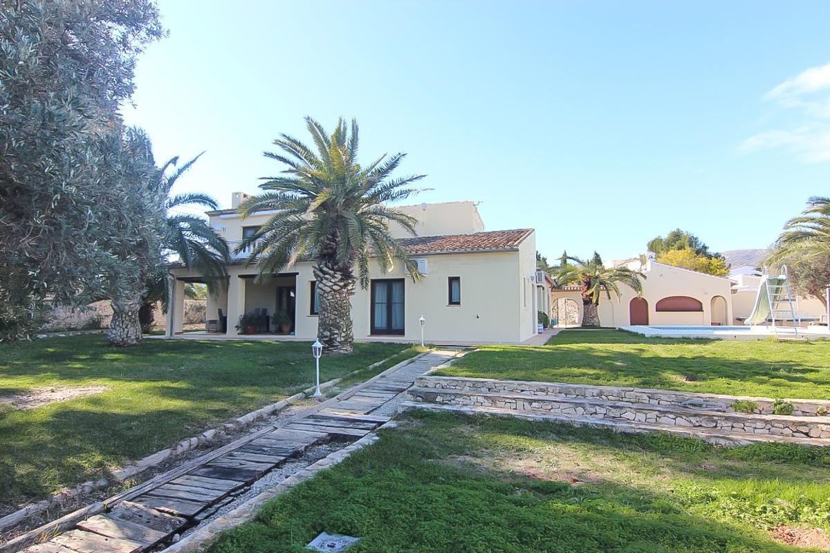 Villa a Benissa, Alicante, Spagna 7 camere da letto, 465 mq. N° 80780