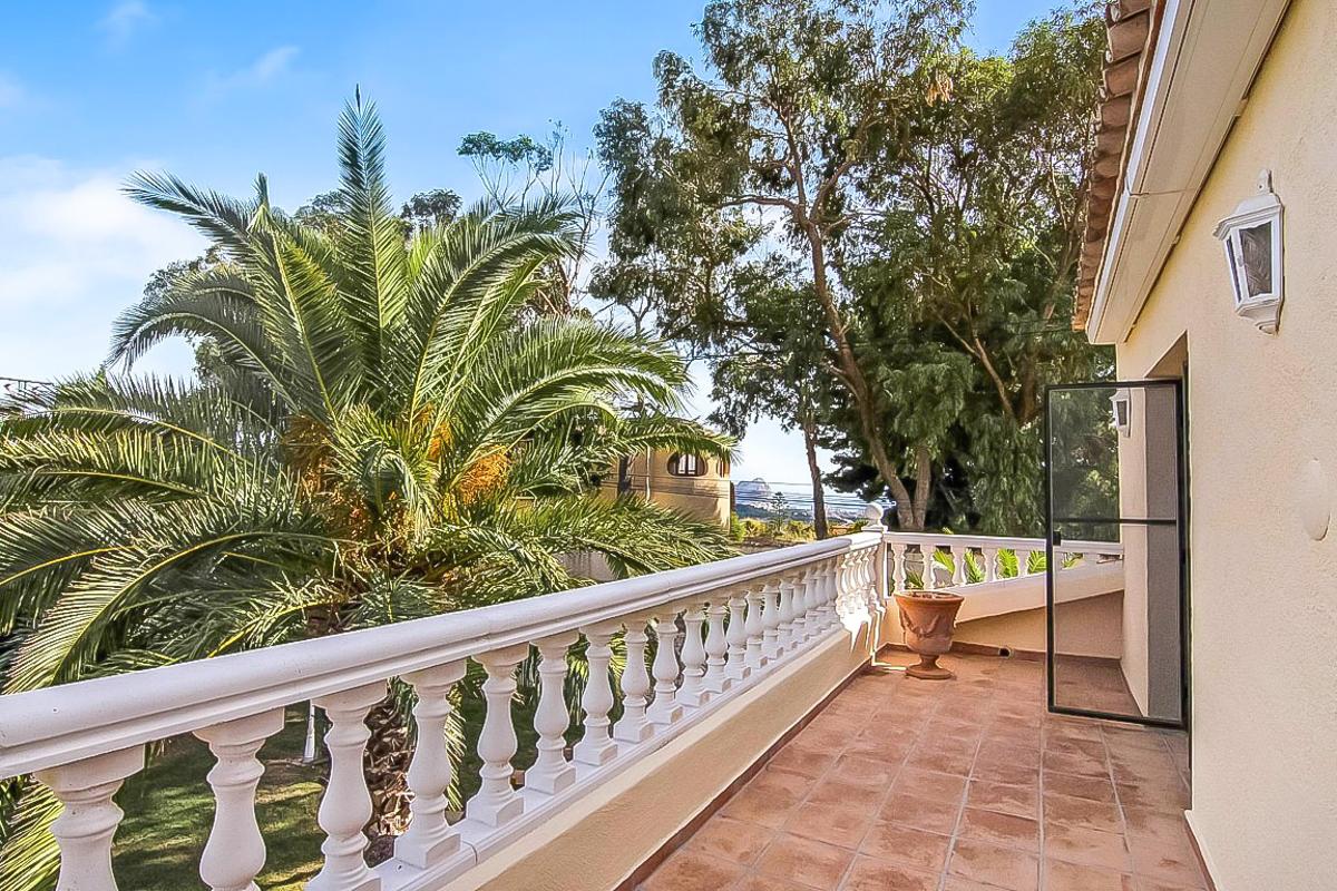 Villa a Benissa, Alicante, Spagna 7 camere da letto, 465 mq. N° 80780