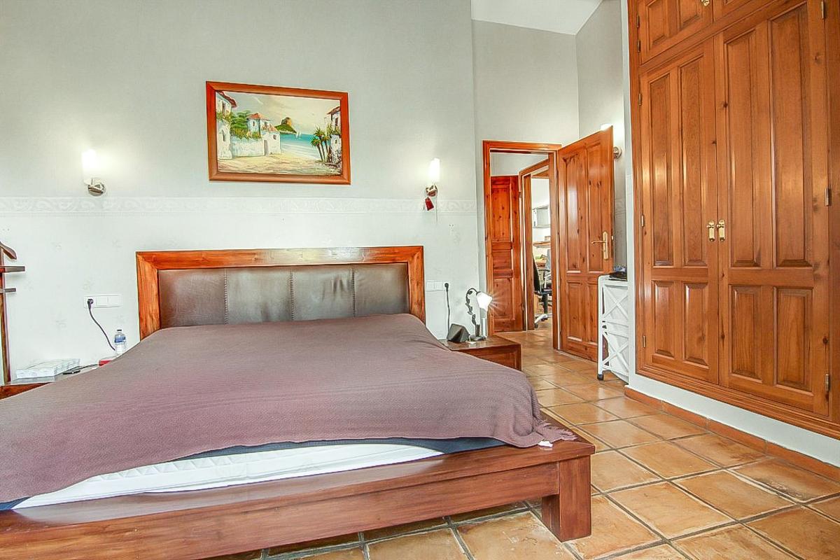 Villa a Benissa, Alicante, Spagna 7 camere da letto, 465 mq. N° 80780