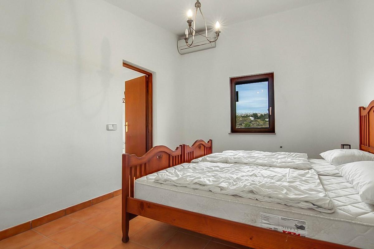 Villa a Benissa, Alicante, Spagna 7 camere da letto, 465 mq. N° 80780