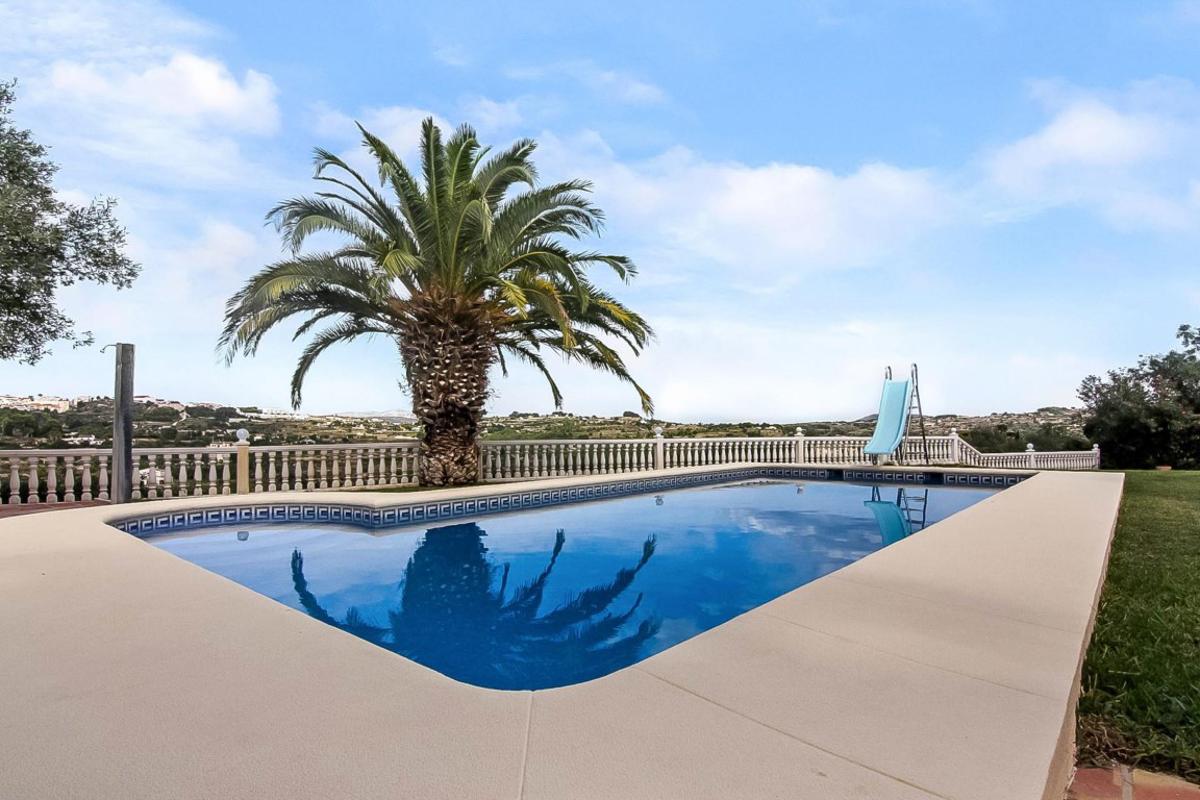 Villa a Benissa, Alicante, Spagna 7 camere da letto, 465 mq. N° 80780