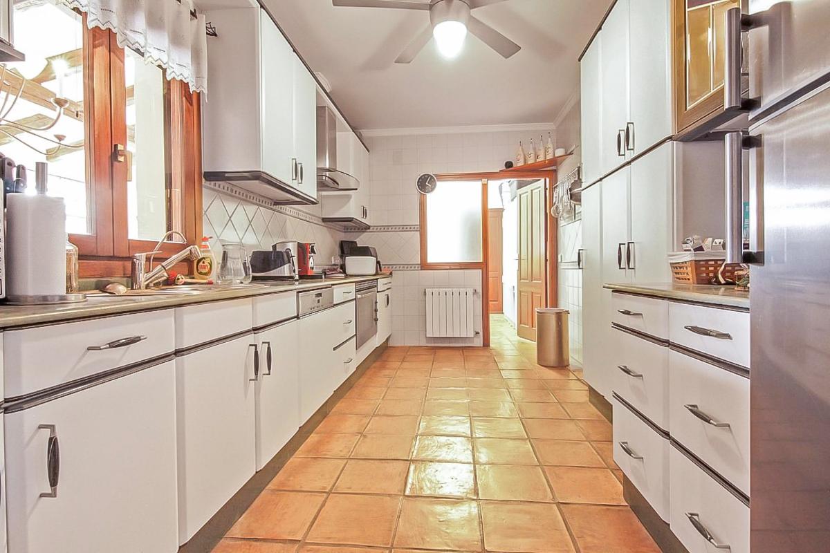 Villa a Benissa, Alicante, Spagna 7 camere da letto, 465 mq. N° 80780