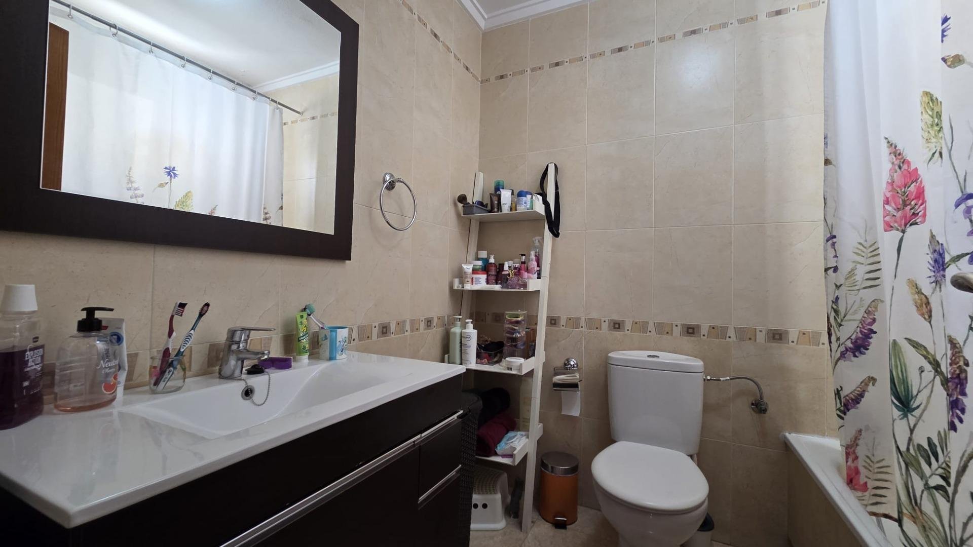 Casa a Torrevieja, Alicante, Spagna 3 camere da letto, 120 mq. N° 194945
