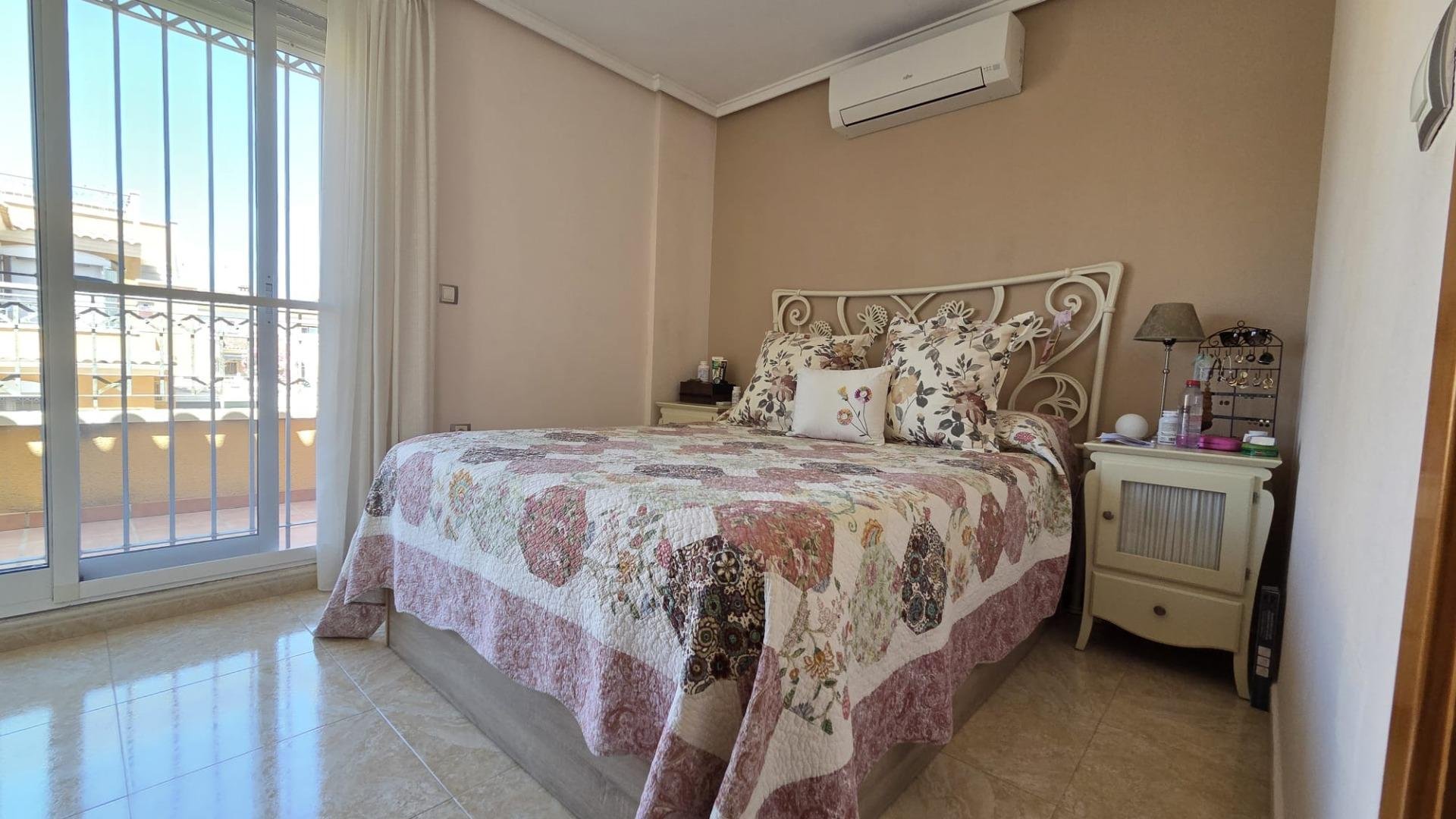 Casa a Torrevieja, Alicante, Spagna 3 camere da letto, 120 mq. N° 194945
