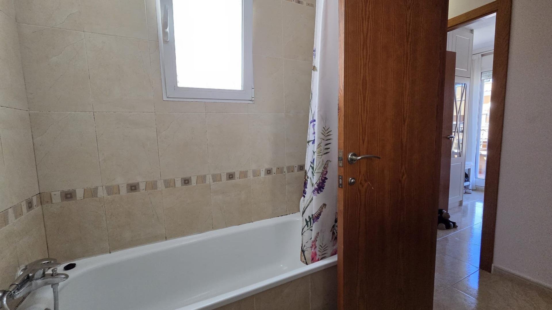 Casa a Torrevieja, Alicante, Spagna 3 camere da letto, 120 mq. N° 194945