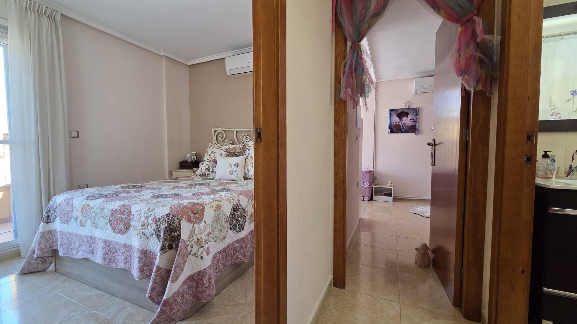 Casa a Torrevieja, Alicante, Spagna 3 camere da letto, 120 mq. N° 194945