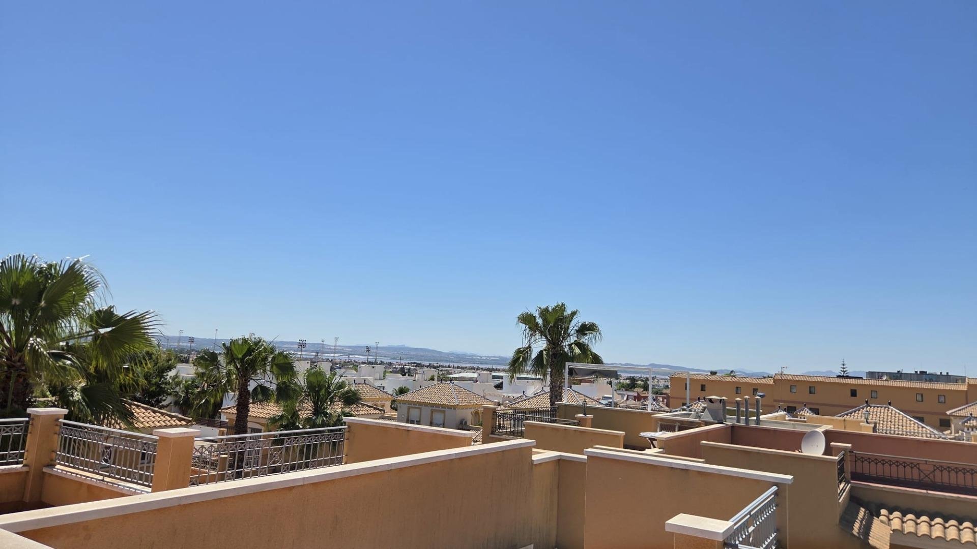Casa a Torrevieja, Alicante, Spagna 3 camere da letto, 120 mq. N° 194945