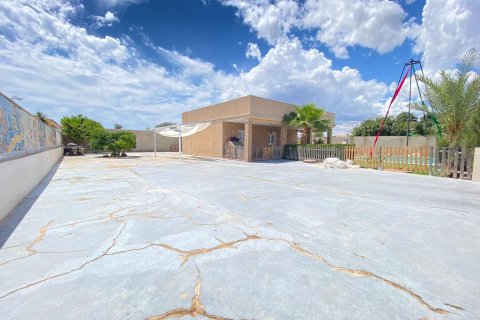 Apartamento en venta en Torrevieja, Alicante, España 3 dormitorios, 140 m2 No. 194948 - foto 2