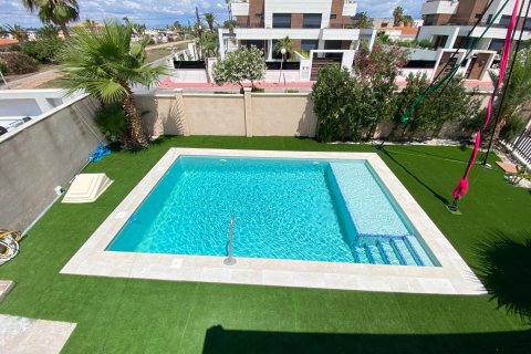 Apartamento en Torrevieja, Alicante, España 3 dormitorios, 140 m2 No. 194948