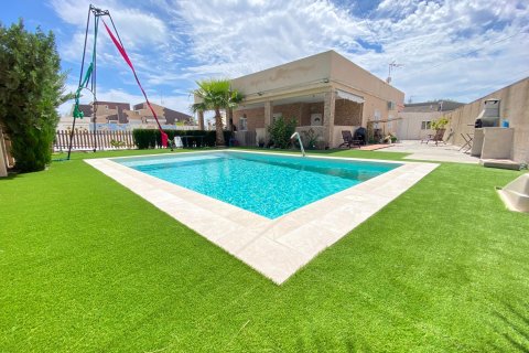 Apartamento en venta en Torrevieja, Alicante, España 3 dormitorios, 140 m2 No. 194948 - foto 4