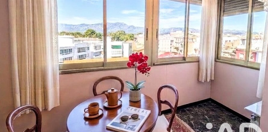 Huoneisto Tortosa, Tarragona, Espanja 3 makuuhuonetta, 142 m2 No. 195832