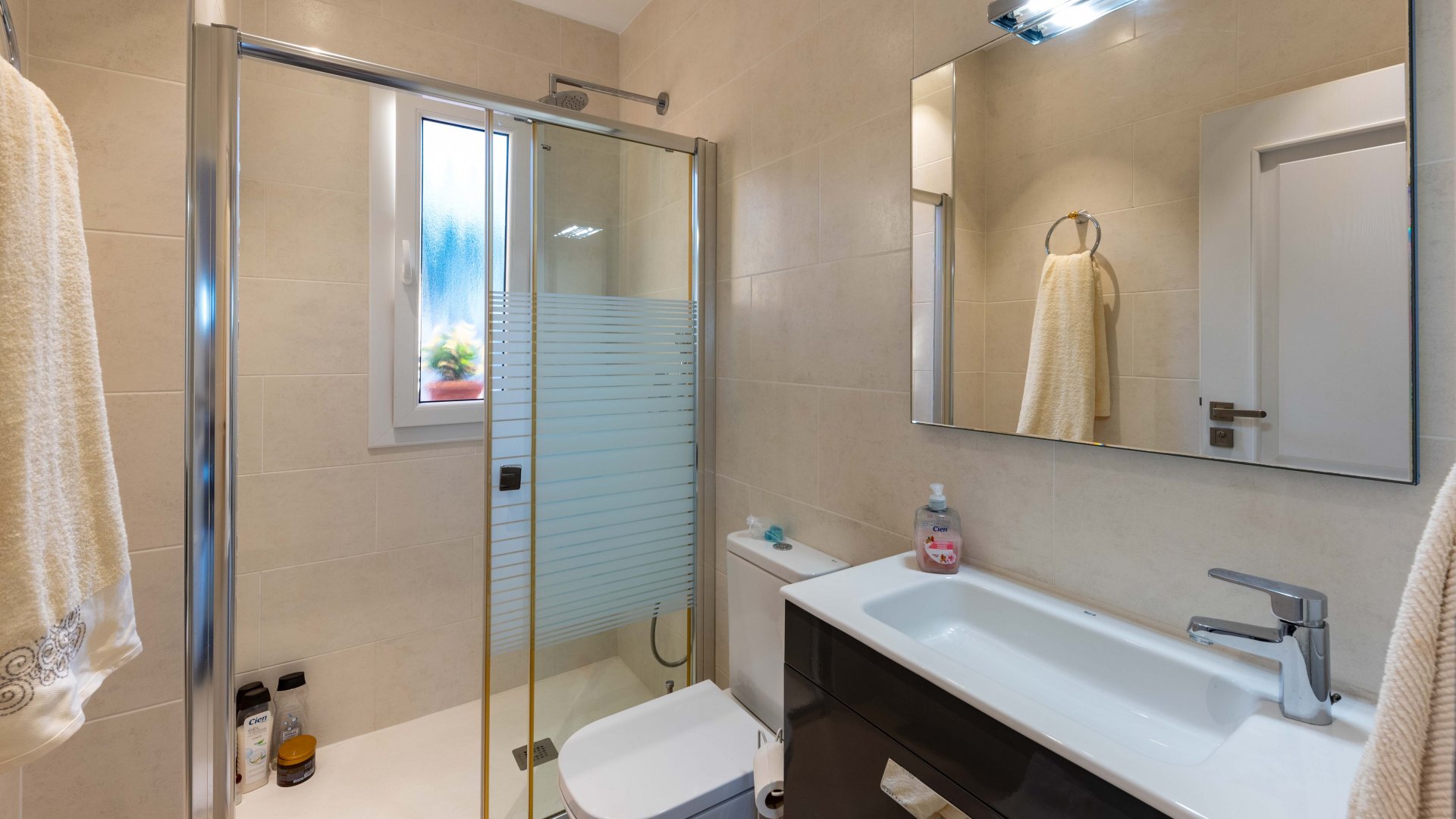 Villa i Port Adriano, Mallorca, Spanien 5 sovrum, 250 kvm. Nr. 112048