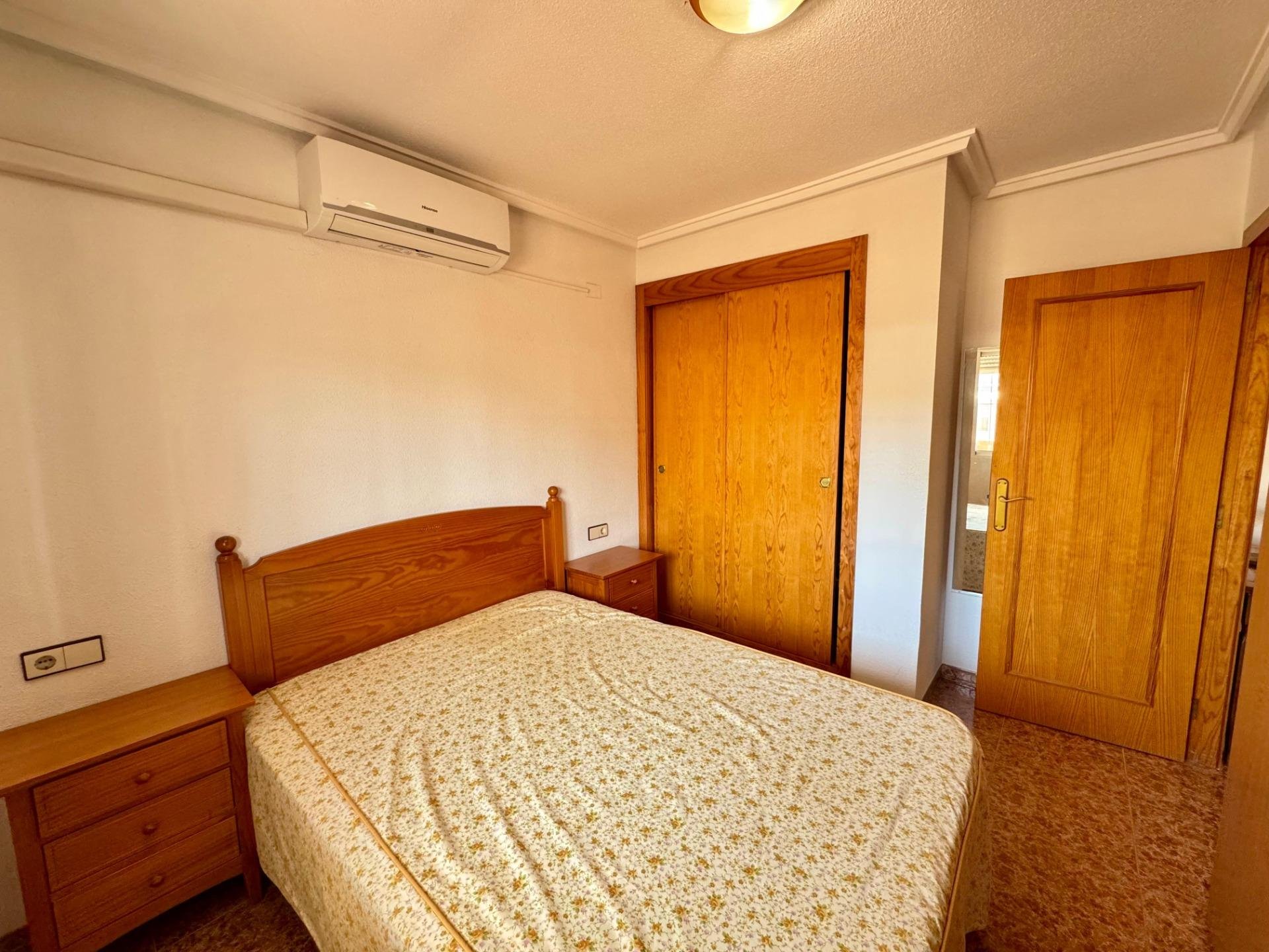 Ático en Torrevieja, Alicante, España 2 dormitorios, 60 m2 No. 182863