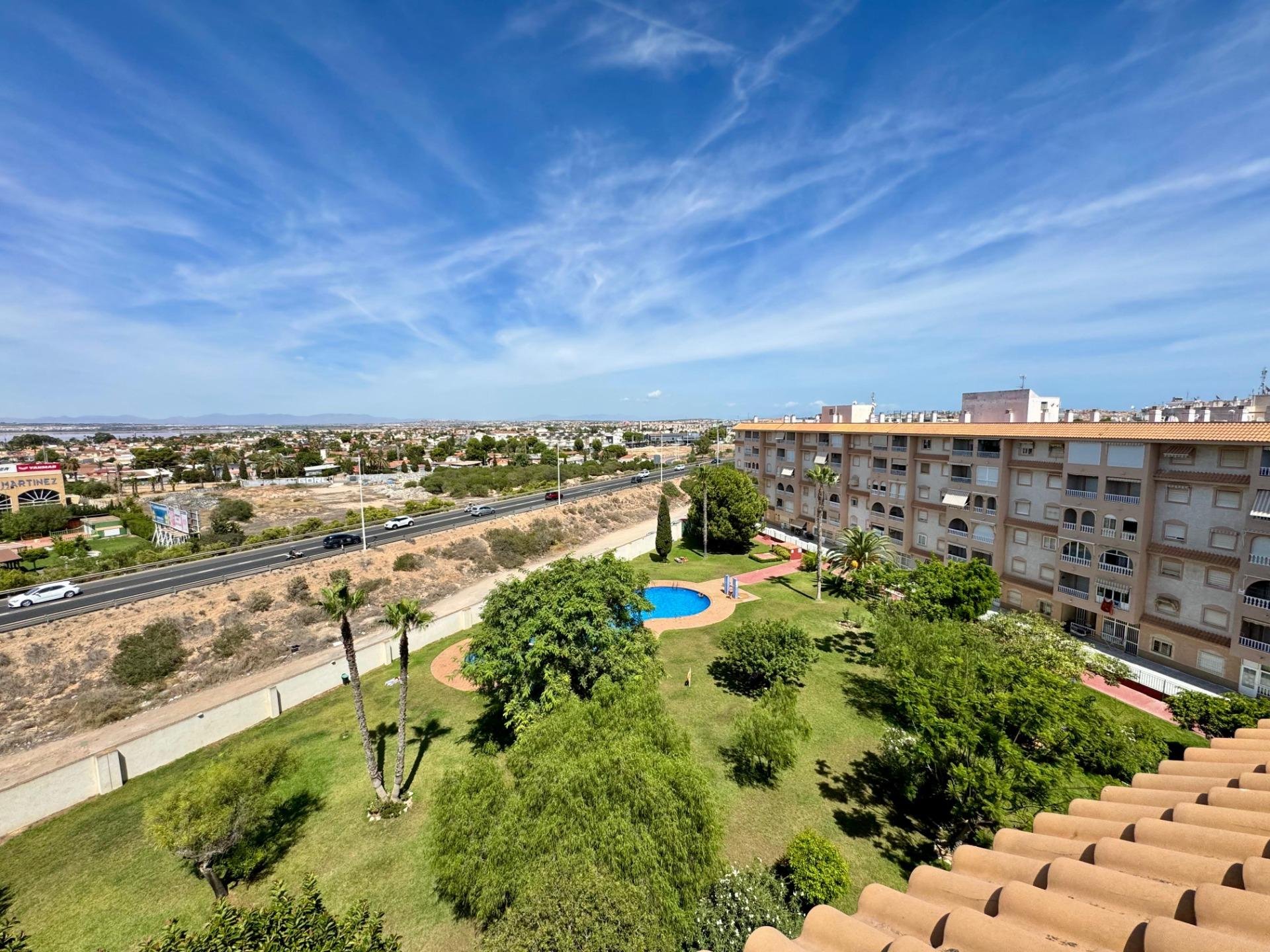 Ático en Torrevieja, Alicante, España 2 dormitorios, 60 m2 No. 182863