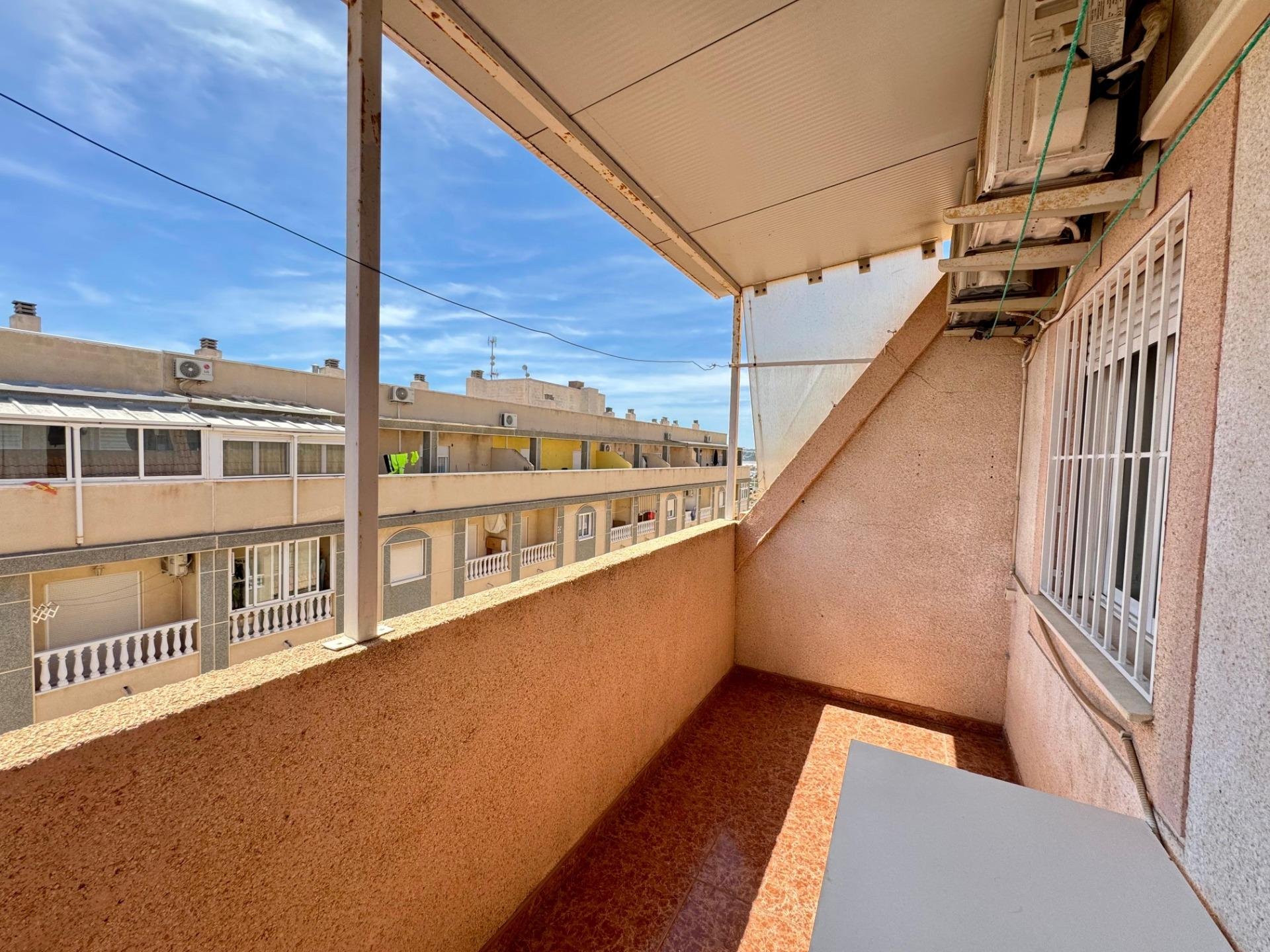 Ático en Torrevieja, Alicante, España 2 dormitorios, 60 m2 No. 182863