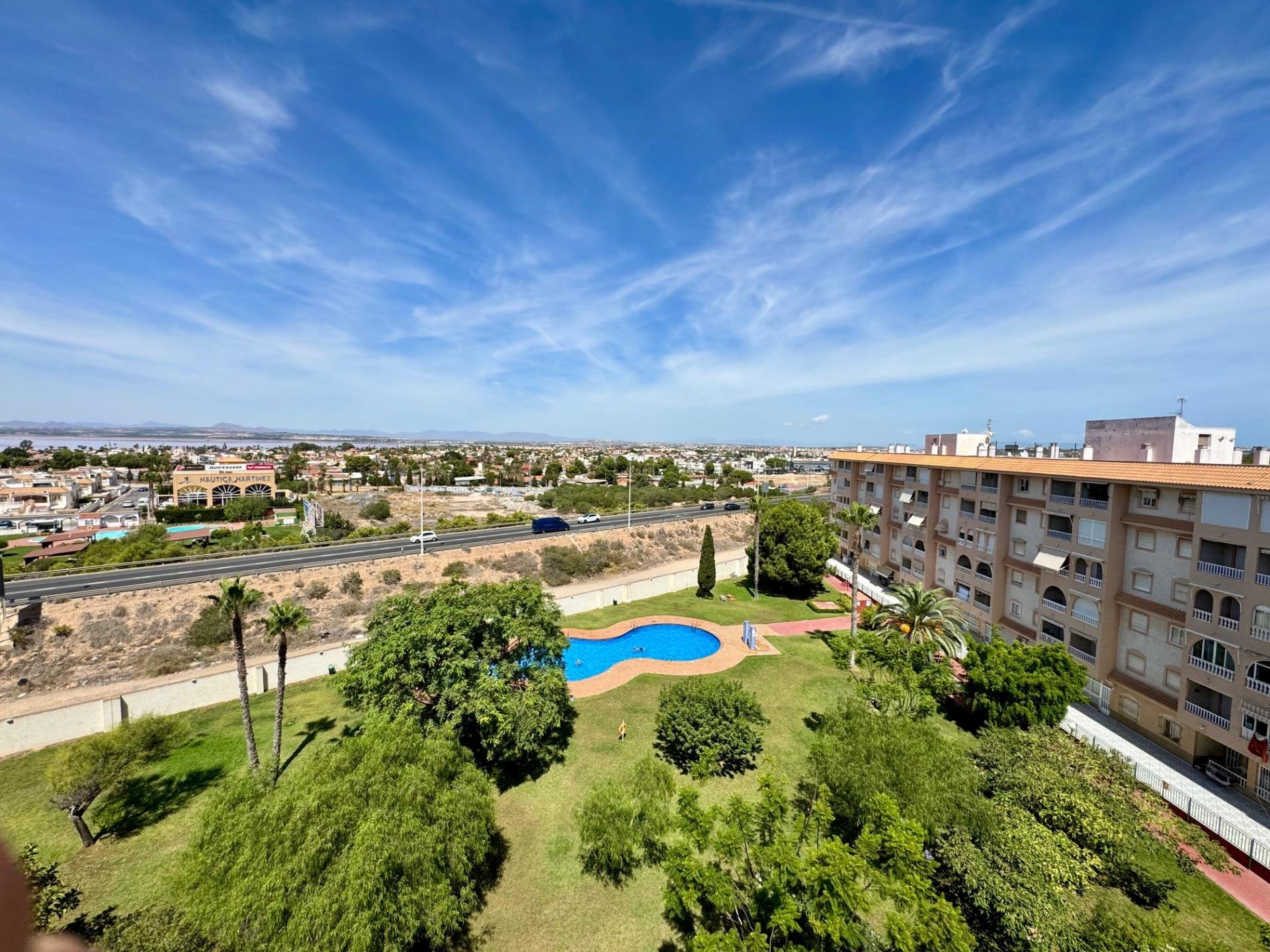 Ático en Torrevieja, Alicante, España 2 dormitorios, 60 m2 No. 182863