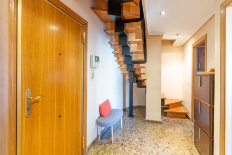 Apartament w Valencia, Hiszpania 3 sypialnie, 95 mkw. nr 146311 – zdjęcie 4