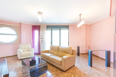 Apartament w Valencia, Hiszpania 3 sypialnie, 95 mkw. nr 146311 – zdjęcie 1