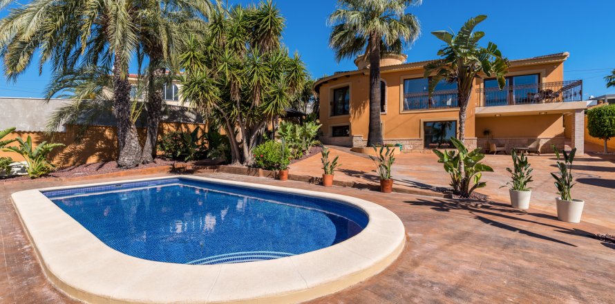 Вилла в Сьюдад Кесада, Аликанте, Испания 4 спальни, 288м2 №135619