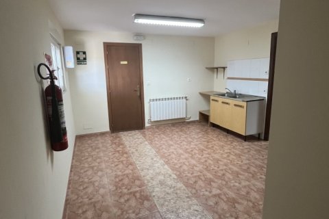 Liikekiinteistö vuokrattavana Pobladura De Pelayo Garcia, Leon, Espanja , 200 m2 No. 187579 - kuva 5