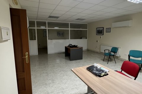 Liikekiinteistö vuokrattavana Pobladura De Pelayo Garcia, Leon, Espanja , 200 m2 No. 187579 - kuva 6
