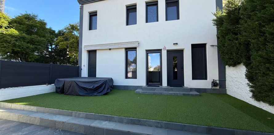 Kaupunkipientalo Benidorm, Alicante, Espanja 3 makuuhuonetta, 100 m2 No. 140646