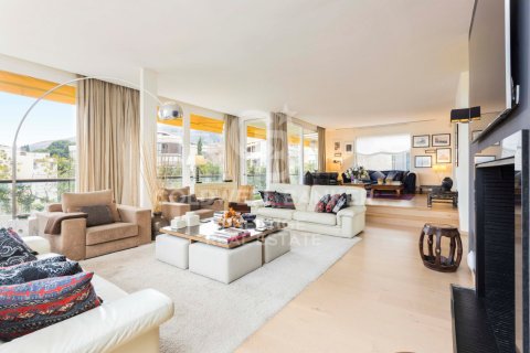 Kattohuoneisto Barcelona, Espanja 5 makuuhuonetta, 520 m2 No. 160531