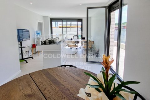 Huoneisto myytävänä Sant Andreu de Llavaneres, Barcelona, Espanja, 4 makuuhuonetta, 126 m2 No. 160111 - kuva 15