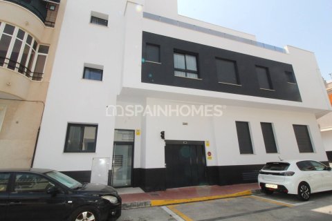 Apartamento en venta en Torrevieja, Alicante, España 1 dormitorio, 57 m2 No. 191653 - foto 3