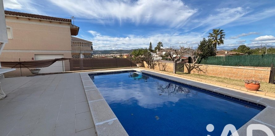 Casa a El Vendrell, Tarragona, Spagna 4 camere da letto, 218 mq. N° 173190