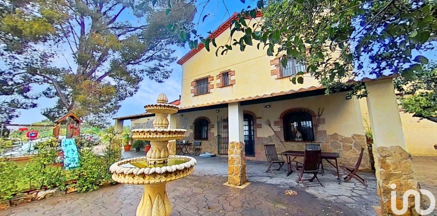 Hus i Valls, Tarragona, Spanien 5 sovrum, 1950 kvm. Nr. 153621