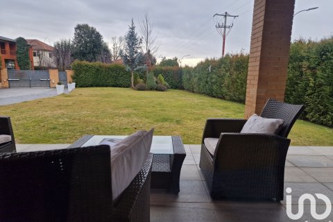 Продажа дома в Карбахал де ла Легуа, Леон, Испания 4 спальни, 382м2 №153620 - фото 2