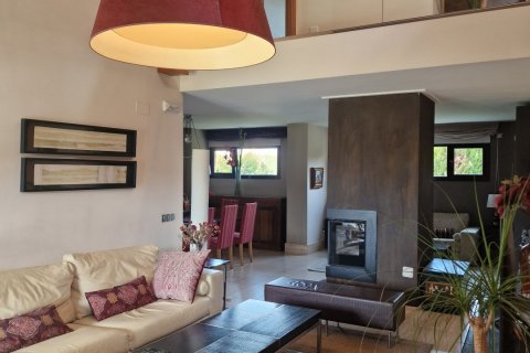 Продажа дома в Карбахал де ла Легуа, Леон, Испания 4 спальни, 382м2 №153620 - фото 3