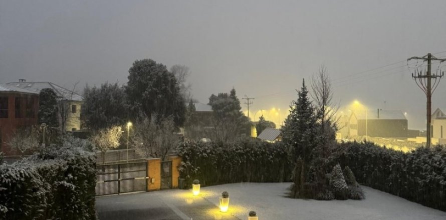 Дом в Карбахал де ла Легуа, Леон, Испания 4 спальни, 382м2 №153620