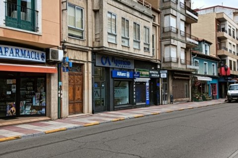 Dom w La Baneza, Leon, Hiszpania 10 sypialni, 298 mkw. nr 153618 – zdjęcie 26