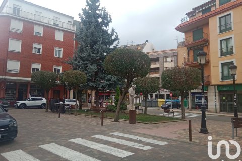 Dom w La Baneza, Leon, Hiszpania 10 sypialni, 298 mkw. nr 153618 – zdjęcie 27