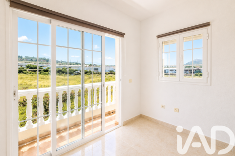 Huoneisto myytävänä San Cristobal de La Laguna, Tenerife, Espanja, 3 makuuhuonetta, 98 m2 No. 172135 - kuva 3